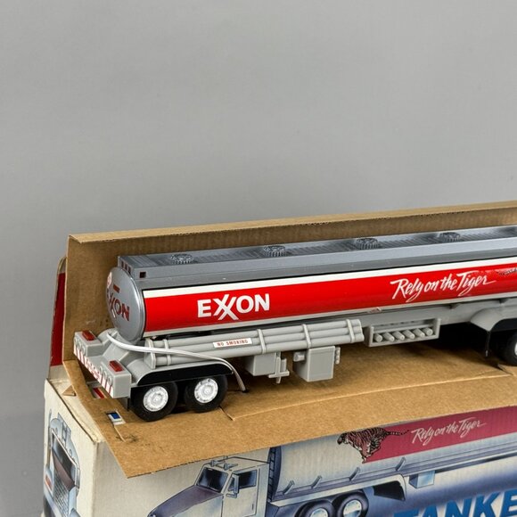 Exxon 1993 Toy Tanker Truck Rely on the Tiger Vintage Original Box Toy Collector - Picture 4 of 6
